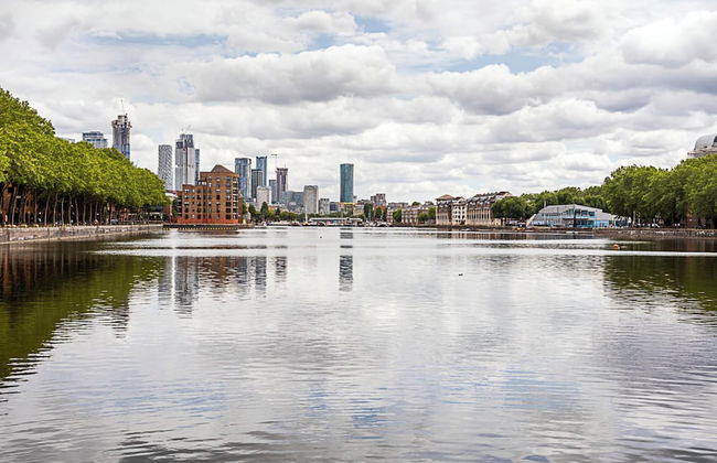 London Docklands Retreat - Photo 17