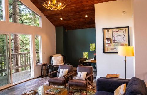 The Mighty Pines Retreat + Large Patio + BBQ+View! - Foto 7