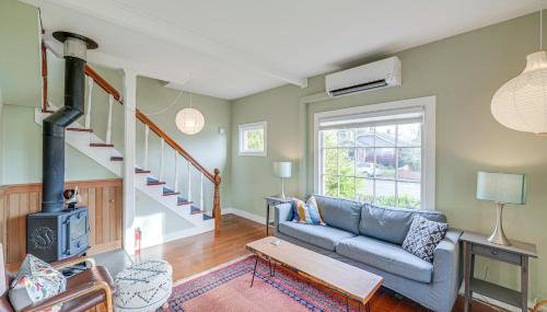 Bright Bellingham Home with Fire Pit 1 Mi to Beach! - Foto 3