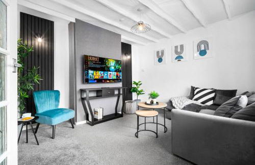 Three Bedroom House - Garden Space - Parking Included - Netflix Access - Parking - 74B - Foto 2