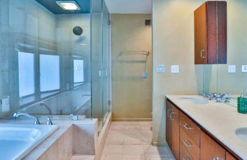 Sherman Oaks Tennis Estate with Pool + Spa - Foto 17