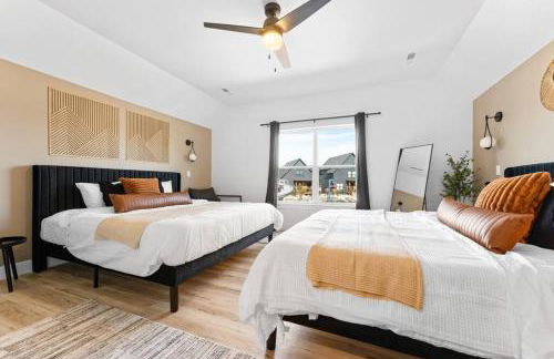 The Luxx - ALL NEW / 4 BD / Poolside / Hot Tub / Lake View - Foto 66