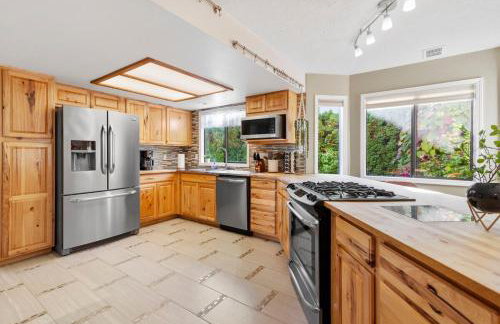 Bridging the Gorge And City to Your Cozy Home - Photo 33