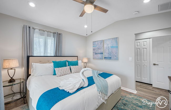 Chic 8BR with Heated Pool & Waterview - Photo 13