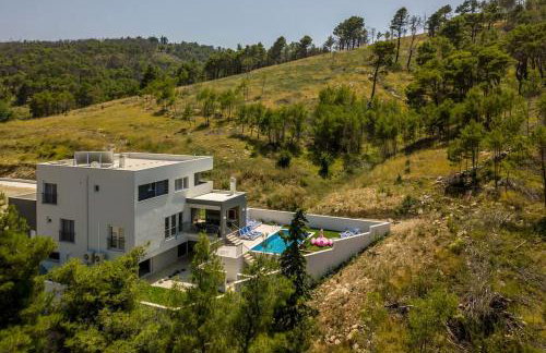 Luxe villa with pool, jacuzzi, and sauna - Foto 4