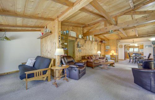 21 Mi to Slopes! Torch Lake Home with Private Beach - Foto 15