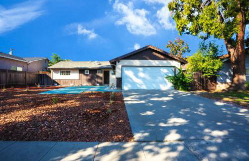 Spacious SJ 4BR Home Prime Location Near Everything - Foto 8