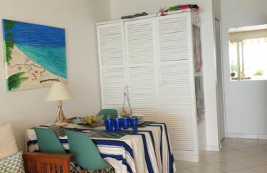 VUE EPOUSTOUFLANTE SUR BANDOL & LA MER 2 pièces, piscine tout confort 4 étoiles, très calme, terrasse spacieuse sans vis à vis, parking privé résidence standing - Foto 6