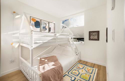 2022 Modern 3BR Tesla Charger City Views - Foto 10