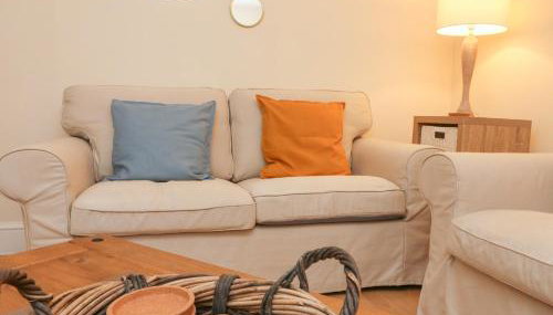 Courtyard Cottage - Photo 4