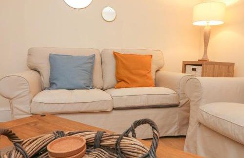 Courtyard Cottage - Photo 4