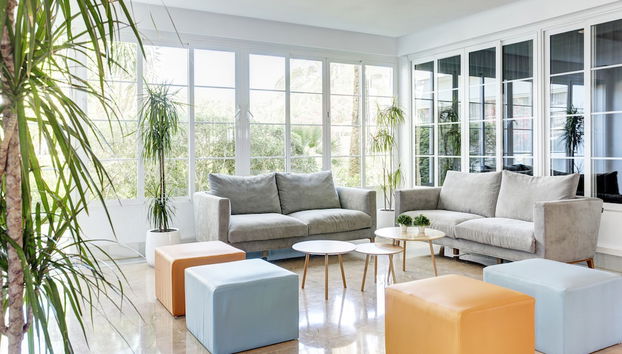 Coin salon dans le hall