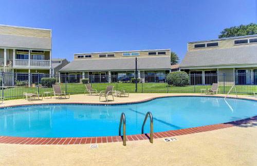 Gorgeous Lakefront Townhome with Pool Access and Views - Photo 26