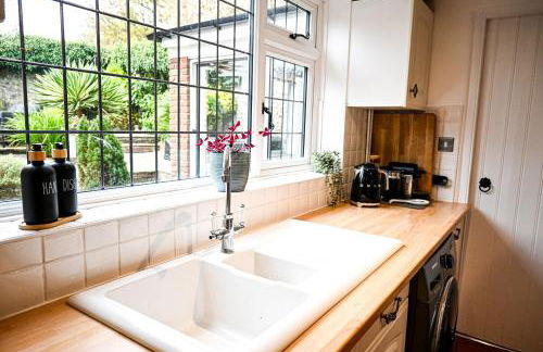 Gate Cottage, Saltwood Village - Foto 8