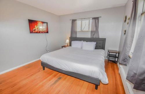 Family Home with Large Yard & Golf Theme Near Rail - Photo 20