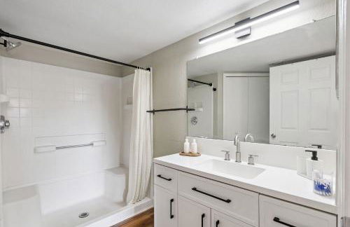 Quiet Gated Condo Near Universal with Pool and View - Foto 11