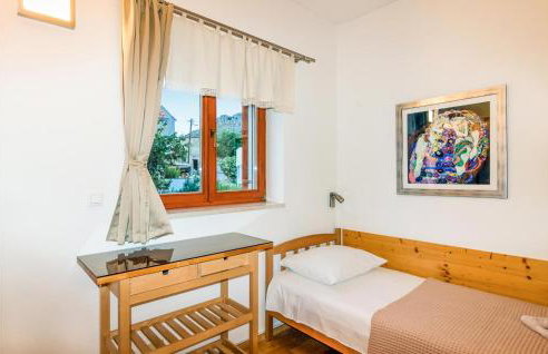 4 Bedroom Beautiful Home In Mravinci - Photo 29