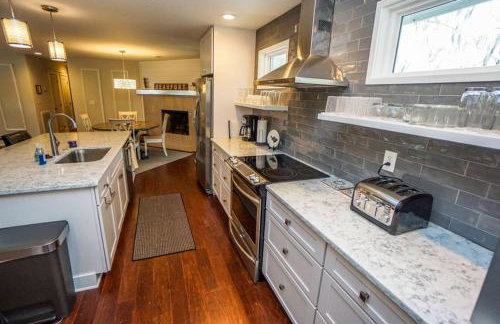 Beautiful, Modern Getaway in Historic Downtown Beaufort - Foto 7