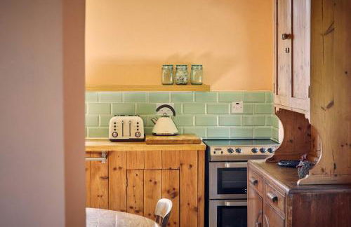 Host & Stay - The Red Brick Barn - Photo 11