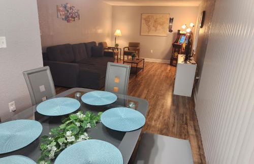 Beautiful 2-Bedroom Condo Near Universal and other Orlando Attractions, King Bed & Wi-Fi - Foto 8