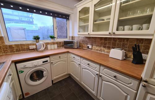 6 bed, sleeps 8, 1 Mile from New Cross Hospital, 10 mins from M6 Jct 10 & M54 Jct 1 - Foto 10