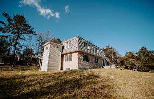 Spacious 5BR 3BA Free Parking Minutes to DC with Pool - Foto 37