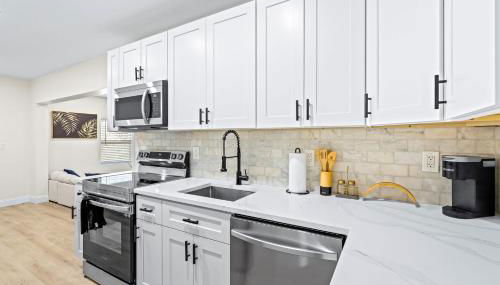 Recently Remodeled + Mins from Beach and Downtown - Foto 4