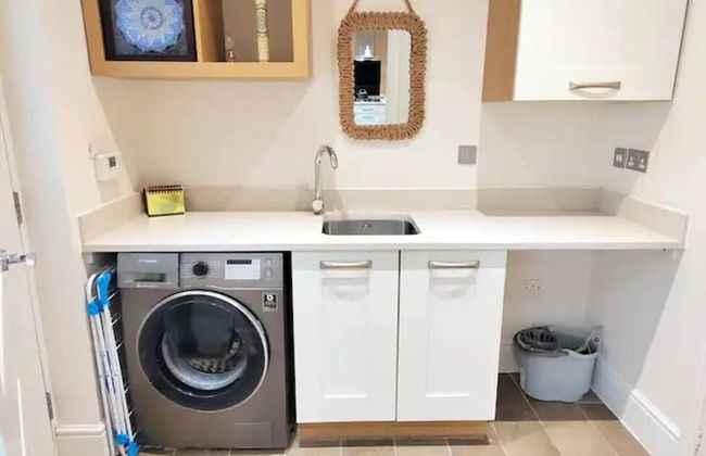 The Ayres House 2-bed Apartment in Cambridge - Photo 28