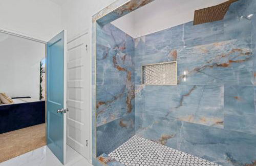 Large historical home w/ fire pit, chef kitchen. - Foto 32