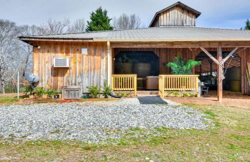 Clarkesville Rustic Hideaway on 38-Acre Farm! - Foto 18