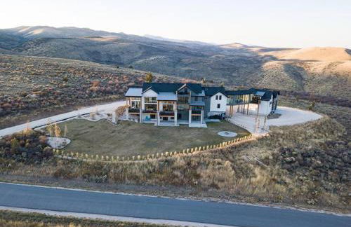 Skybridge Bear Lake Sleeps 61-75 with condo add-on - Foto 3