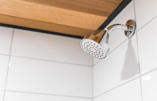 Modern Riverside Cabin w Hot Tub Fire Pit Kayaks - Foto 20