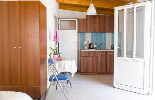 Johnny's Apartment - Photo 27