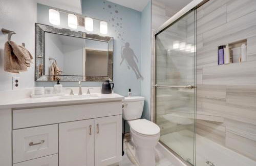 Luxe Redmond Family Home Sauna, Solarium and Creek - Foto 27