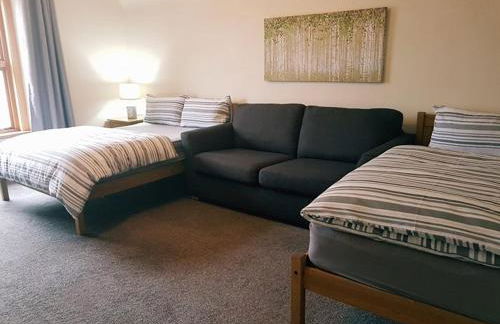 Yvi's 2-3 Bedroom Town Apartment - Foto 12