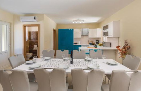 4 Bedroom Gorgeous Home In Pican - Photo 29