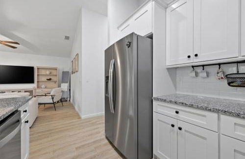 Cozy Coastal Cottage Minutes to Beach and Downtown - Foto 20