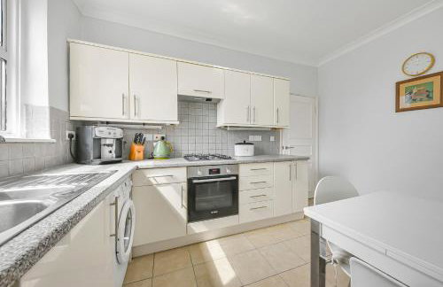 Spacious 2BR Flat with Private South Facing Terrace in West London - Foto 16