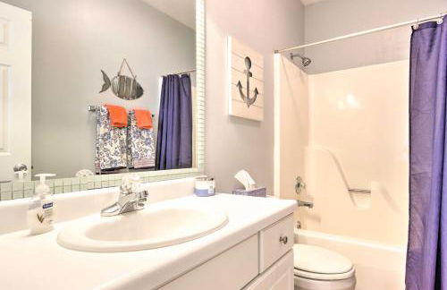 Pool Access Waterfront Lake Ozark Condo with Patio - Foto 23