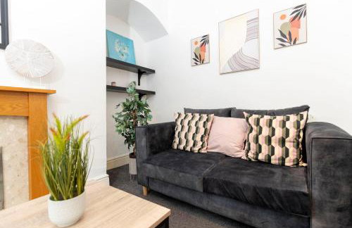 Charming and comfortable property by Our Home Short Stays very spacious with super fast WiFi close to the Metro Centre and Newcastle City Centre - Foto 27