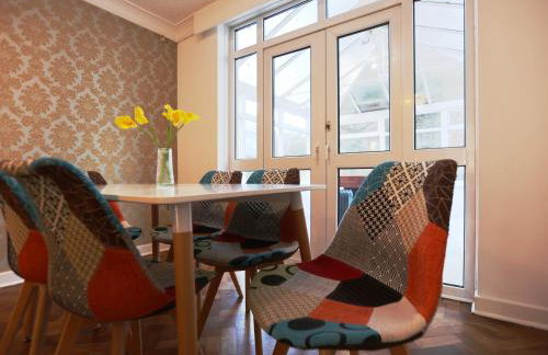 Hollybush Place By N And N Stays Ltd, Perfect for Contractors and Workers, Large Private Driveway for Work vans And Vehicles, Great Location and Fast Wifi - Foto 42