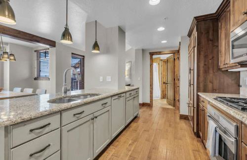 Sunrise Gondola Retreat Ski In Ski Out - Photo 12