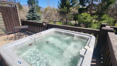 Mountain Chalet Near Snowbasin, 2BR - Foto 2