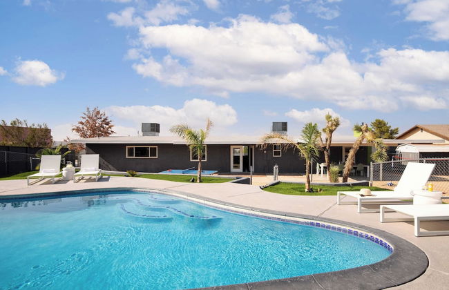 Jackrabbit Ridge by Avantstay Entertainers Paradise w/ Pool & Games - Photo 1