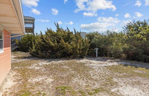 Colorful Emerald Isle Home Just Steps to Beach! - Foto 21