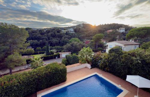 Beautiful Spacious Villa with Mountain View and Private Pool - Foto 33