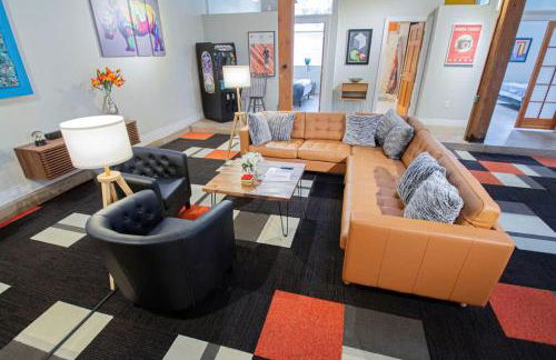 Trendy Modern Loft in Rino Art District - Photo 9