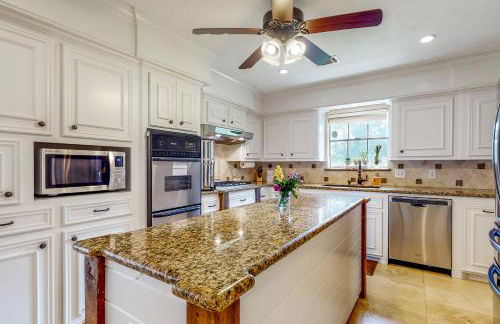 Pool, Hot Tub and Pool Table! Grand Home in Tomball - Foto 12