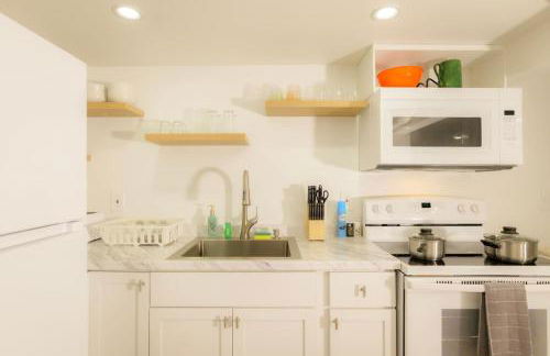 The Minimalist Escape - Modern 1BD in the Heights - Foto 34