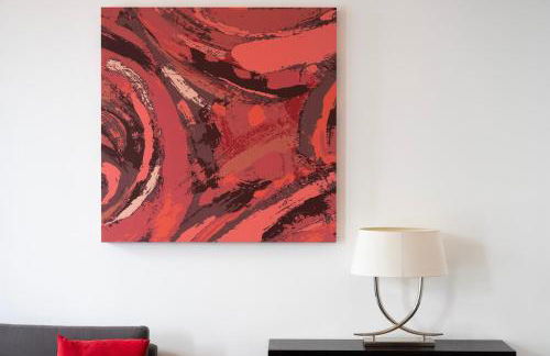 Modern 1BR Apt - Sleeps 4 - Parking - Balcony - Foto 18